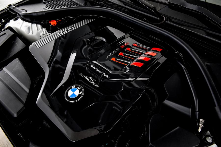 Моторный отсек BMW 330i Touring by AC Schnitzer (G21) 2019 года  (фото 17 из 26)
